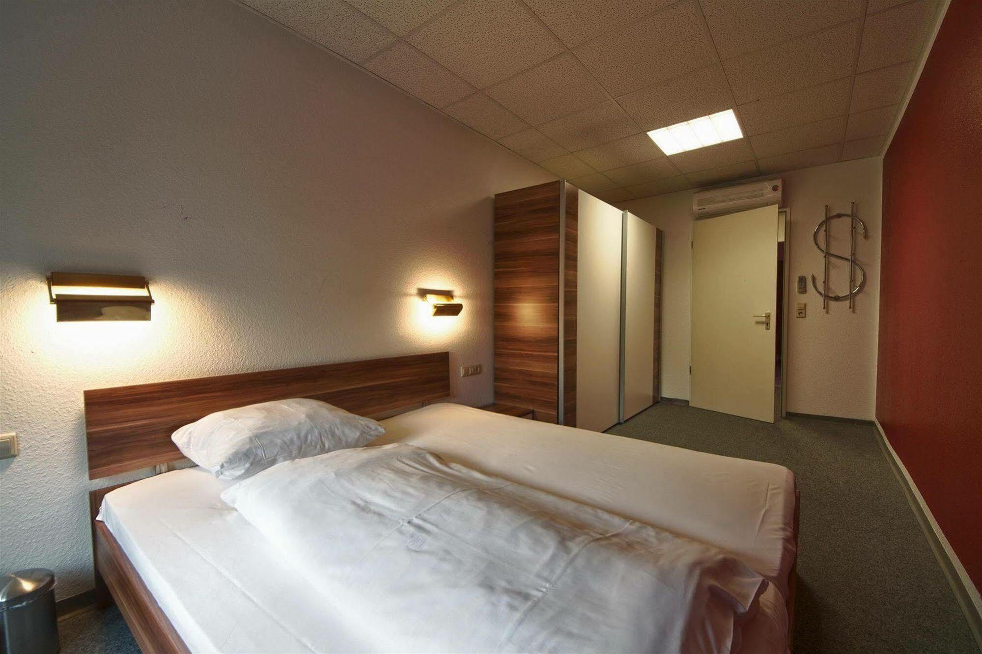 Hotel Kubler Stars Karlsruhe Exterior foto